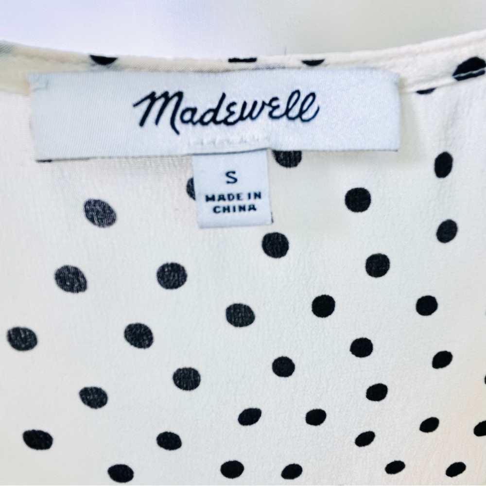 Madewell, Silk, Polka Dot, V-Neck, Flutter Sleeve Blouse Size Small.